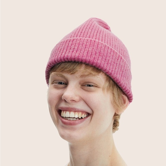 Le Bonnet Beanie in Taffy - Picture 2 of 5